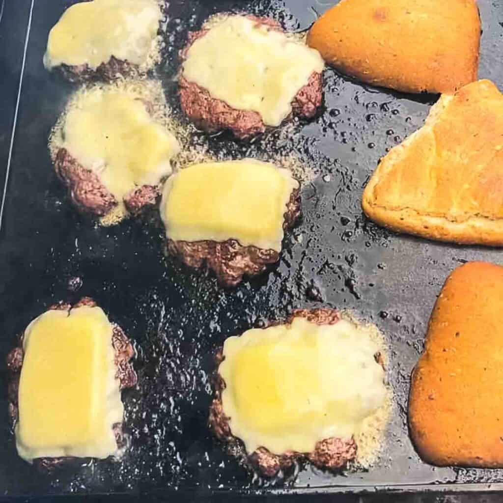How To Make Smash Burgers On Grill