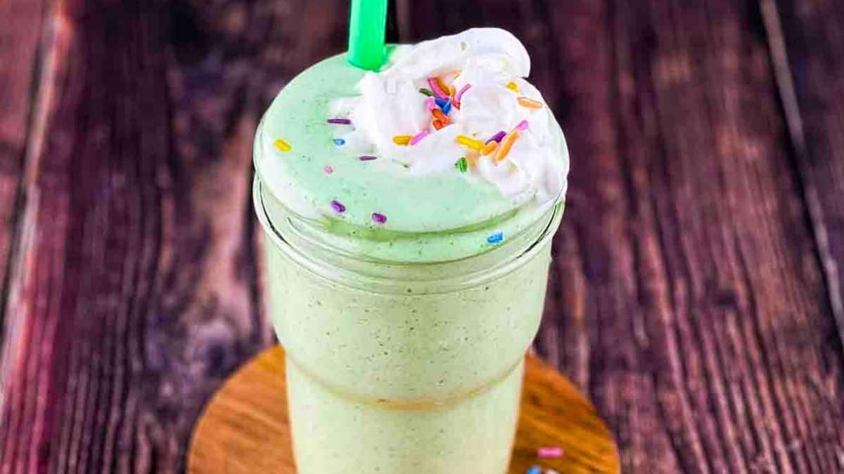 A festive green smoothie that tastes like a milkshake but packs a protein punch.