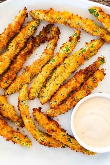 Air fryer green bean fries coated in crispy Parmesan panko breadcrumbs served with creamy dipping sauce.