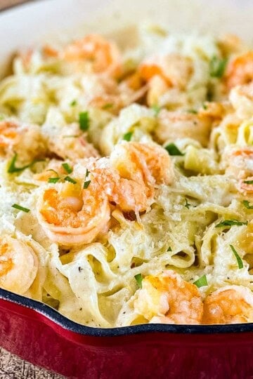 Olive Garden shrimp Alfredo copycat recipe with creamy fettuccine, shrimp, Parmesan cheese, and parsley.